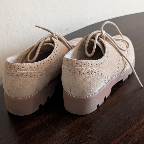 Vionic Women's Tan Suede Oxford Shoes - Picture 4 of 5